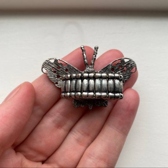 Vintage ornate silver filigree butterfly ring - Picture 4 of 8